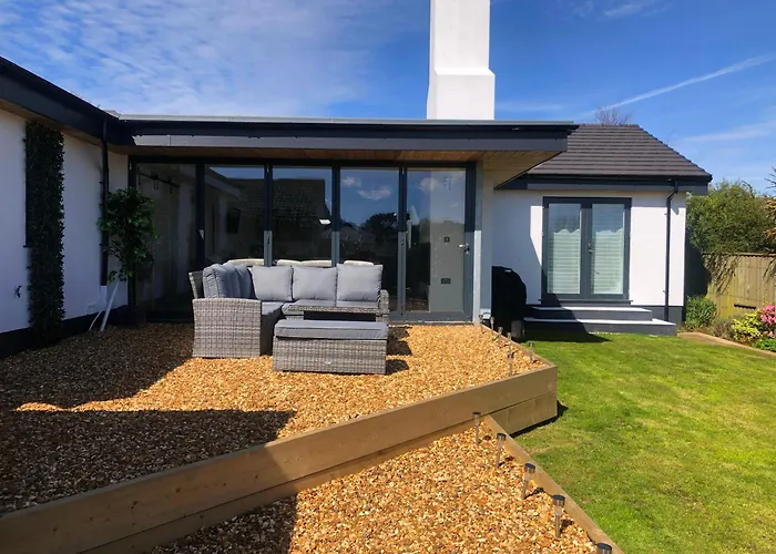 The Cuckoo\'S Retreat - Luxurious Home With Private Garden & Jacuzzi