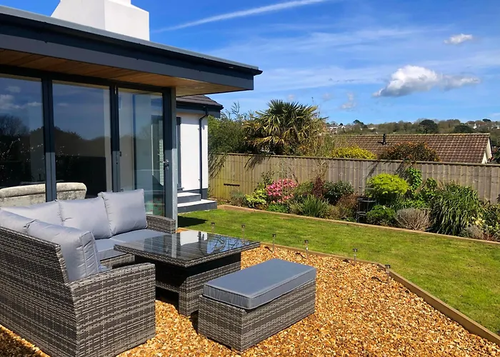 The Cuckoo\'S Retreat - Luxurious Home With Private Garden & Jacuzzi